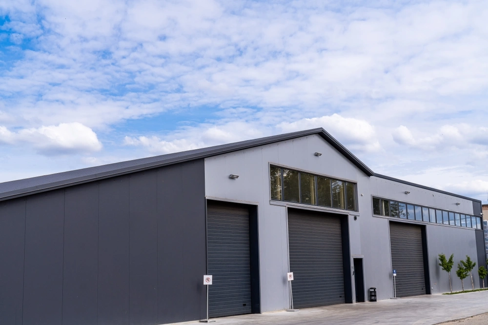 Warehouse roller door